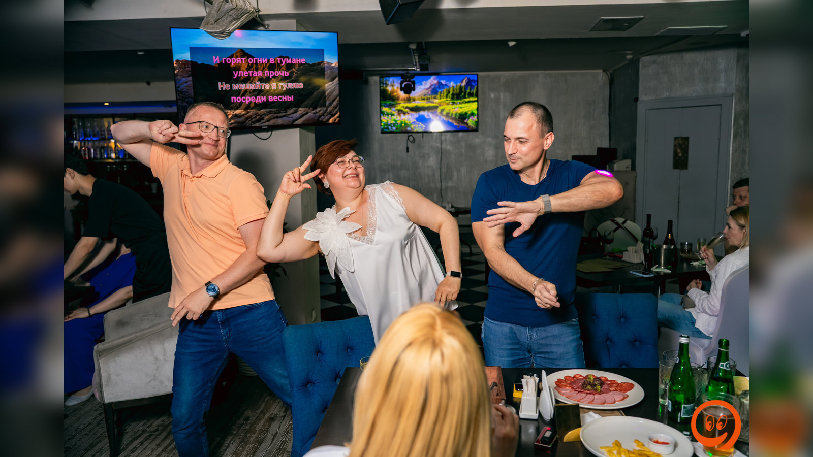 🎤 Загрузили фотки с караоке